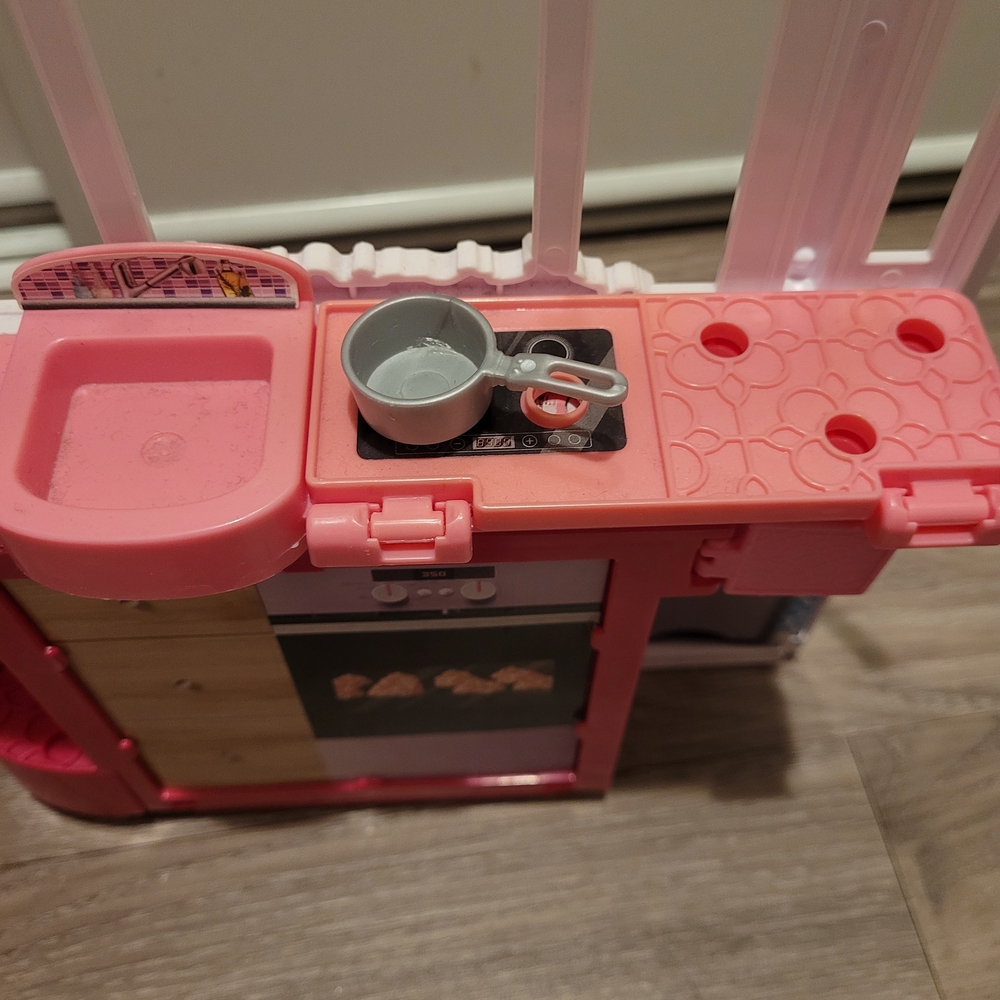 Mattel Barbie Glam Getaway Portable Doll House - Picture 11 of 11